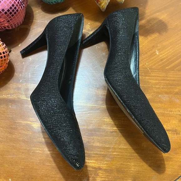 Stuart Weitzman Textured Saffiano Leather Black Heels Slip On Pump Size 7.5M - Picture 16 of 16